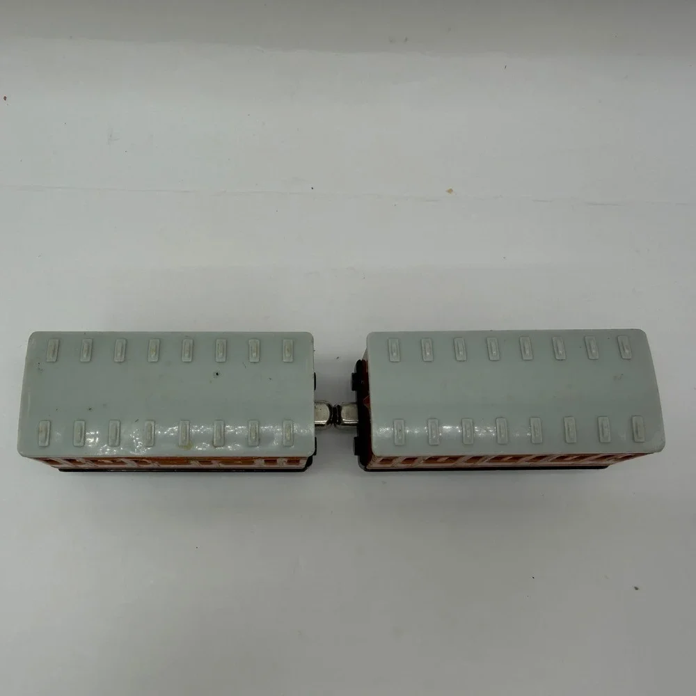 Learning Curve Take Along Thomas Annie and Clarabel Diecast Magnetic Train Cars